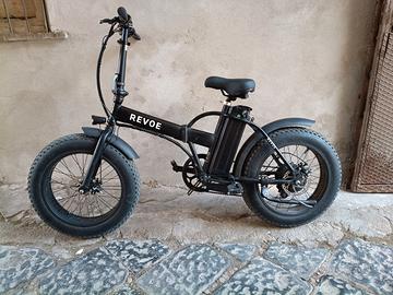 Bicicletta elettrica revoe 36v 250w batteria nuova