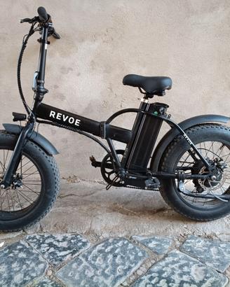 Bicicletta elettrica revoe 36v 250w batteria nuova
