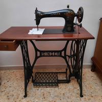 Macchina antica da cucire singer