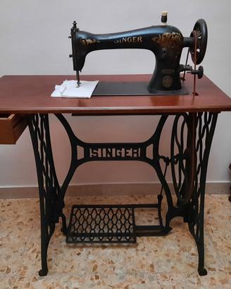 Macchina antica da cucire singer