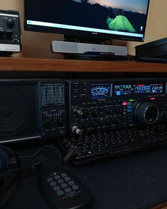 Yaesu FT 2000 