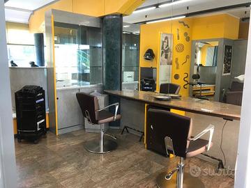 Ala- Negozio con doppia entrata