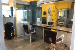 Ala- Negozio con doppia entrata