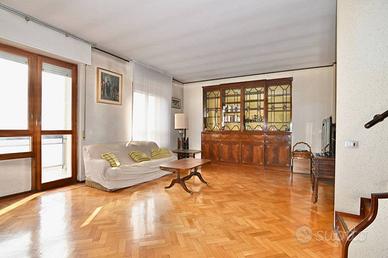 Attico / Mansarda di 251 m² con 5 locali a Milano