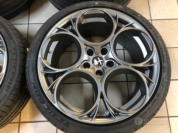 Cerchi in lega 19 per Alfa Giulia con gomme nuovi