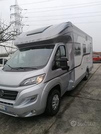 Camper motorom semintegrale