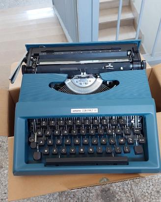 Macchina da scrivere Compact 81 vintage