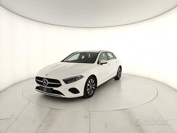 MERCEDES-BENZ A 180 d Advanced auto