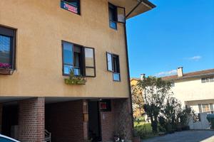 Casa a schiera di testa con terreno