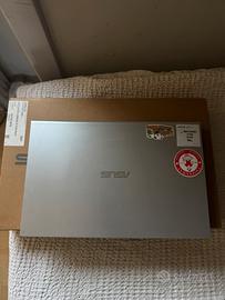 ASUS VivoBook 15