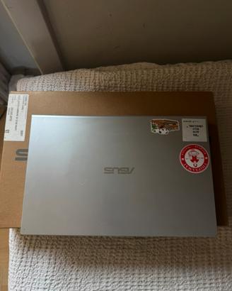 ASUS VivoBook 15