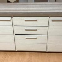 Tavolo e credenza