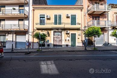 Locale commerciale - Aci Catena