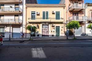 Locale commerciale - Aci Catena