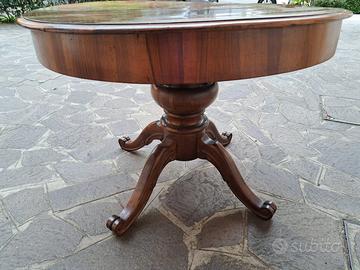 Tavolo rotondo in legno stile vintage