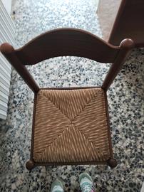 sedia  in legno con imbottittuta in paglia