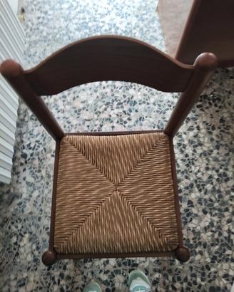 sedia  in legno con imbottittuta in paglia