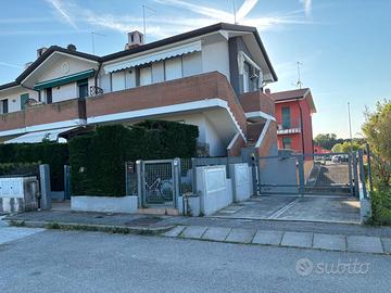 Villetta a schiera a Rosolina (RO) in Via Pineta