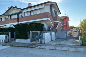 Villetta a schiera a Rosolina (RO) in Via Pineta