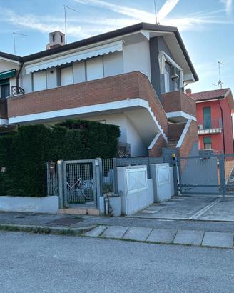 Villetta a schiera a Rosolina (RO) in Via Pineta