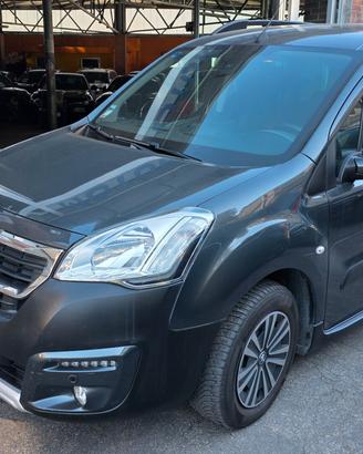 Peugeot Partner Tepee Mix BlueHDi 120 S&S Active