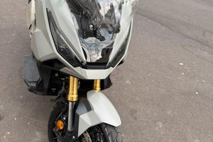 Xadv 750