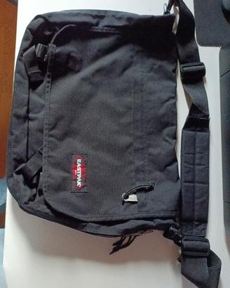Borsa Messenger Eastpak nera 