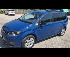 Automobile Volkswagen Touran