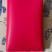 Porta passaporto gadget omaggio Lancôme