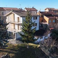 Ampia Villa Bifamiliare in Posizione Dominante con