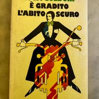 Luca Goldoni “é gradito l’abito scuro” 1972