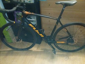 bici corsa Fuji full carbon disk