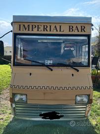 furgone Nissan multifunzione 