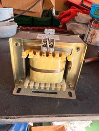 Trasformatore monofase 110/220