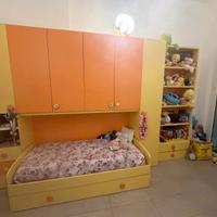 Armadio/ponte con annessa libreria, due letti