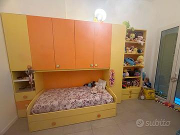 Armadio/ponte con annessa libreria, due letti