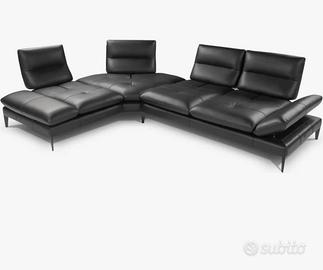Divano con sceslong in pelle nera