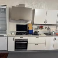Cucina componibile con elettrodomestici nuovi