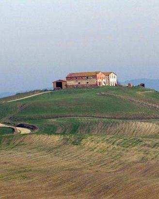 Rustico / Casale di 1800 m² con box auto a Asciano