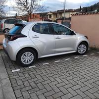 toyota  yaris  ibrida