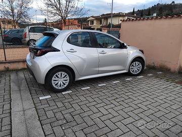 toyota  yaris  ibrida