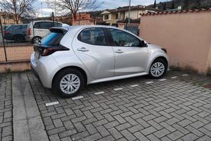 toyota  yaris  ibrida