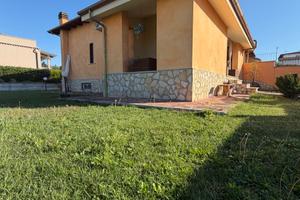 Trifamiliare con giardino