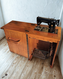 Macchina da cucire Singer 306M - mobile restaurato