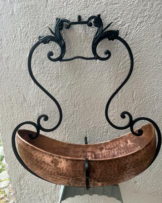 Elegante fioriera da parete, rame e ferro battuto