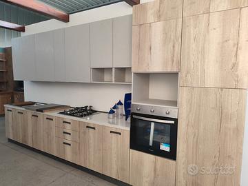 Cucine di fine serie stock, nuove ed adattabili!