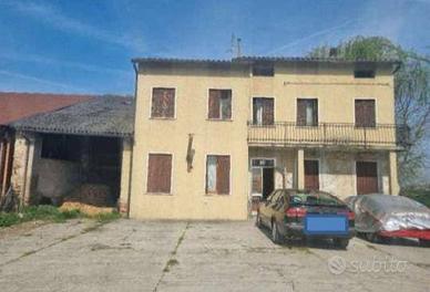 Immobile in asta di 373 m² con 5 locali e box auto