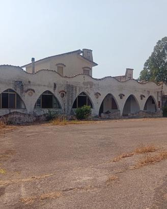 Immobili con Casa, Stalle e Terreno Agricolo