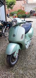 Piaggio Vespa 200 GT verde vintage