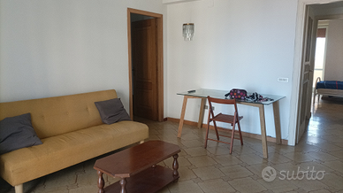 Gruppo di studenti/ lavoratori